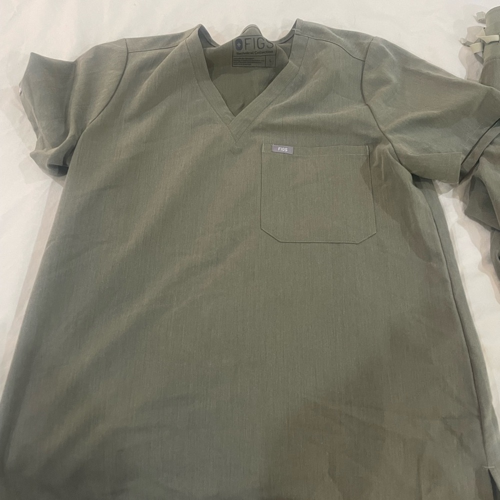 Olive green figs